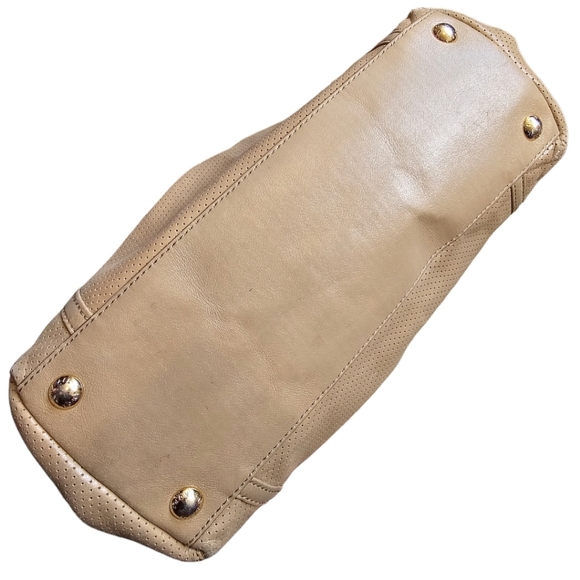 Michael Kors Tan Leather Gansevoort Tote Bag - Picture 5 of 8